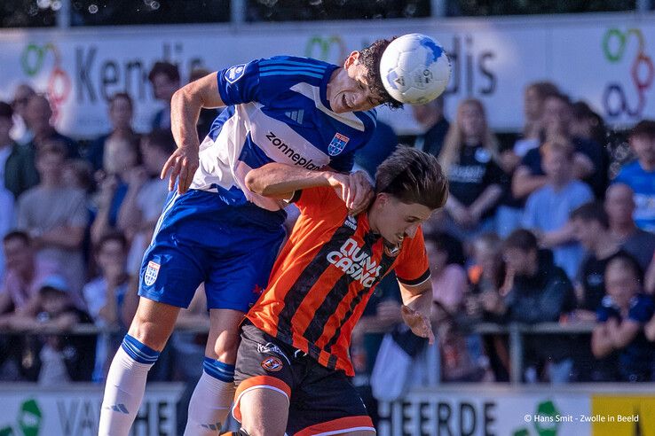 In beeld: PEC Zwolle verslaat Dundee United na sterke tweede helft in Oldebroek