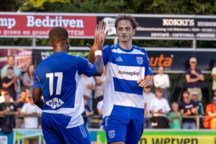In beeld: PEC Zwolle verslaat Dundee United na sterke tweede helft in Oldebroek