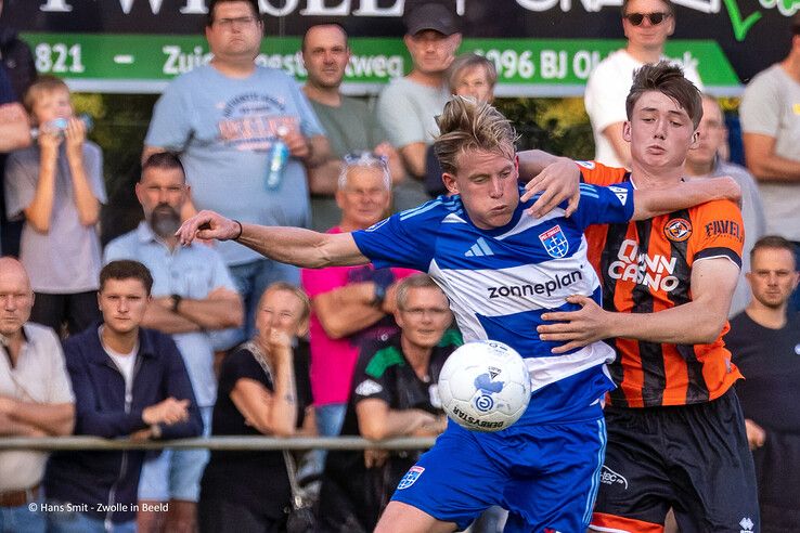 In beeld: PEC Zwolle verslaat Dundee United na sterke tweede helft in Oldebroek