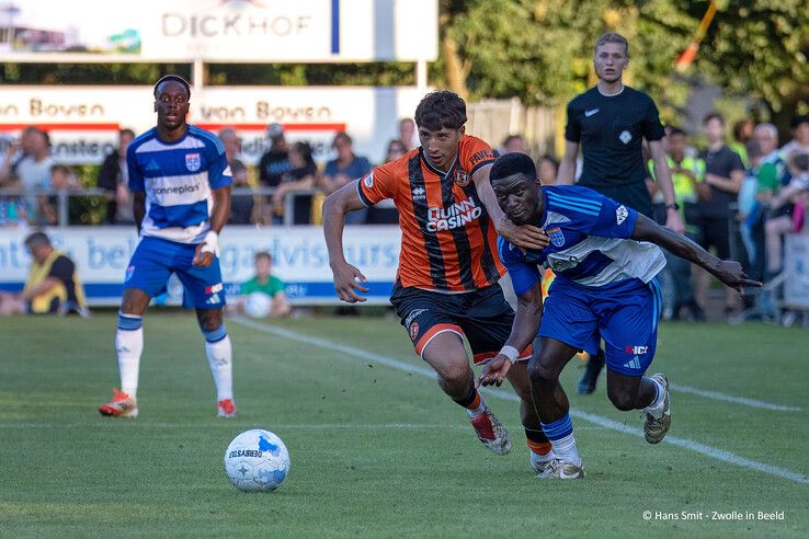 In beeld: PEC Zwolle verslaat Dundee United na sterke tweede helft in Oldebroek