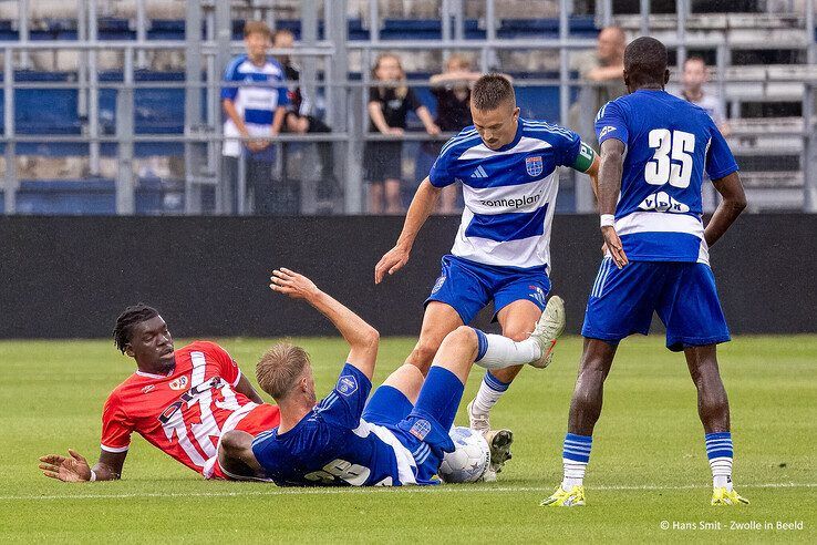 In beeld: PEC Zwolle onderuit in oefenduel tegen Rayo Vallecano
