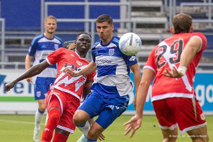 In beeld: PEC Zwolle onderuit in oefenduel tegen Rayo Vallecano