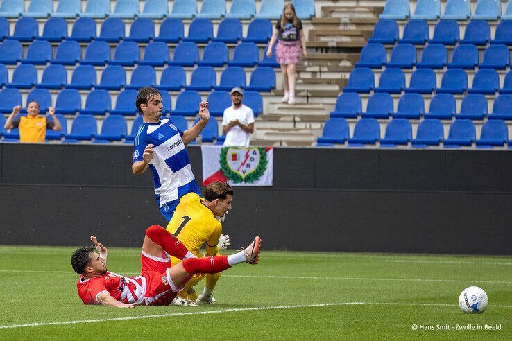In beeld: PEC Zwolle onderuit in oefenduel tegen Rayo Vallecano