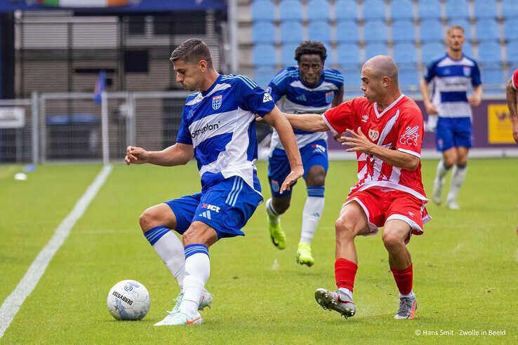 In beeld: PEC Zwolle onderuit in oefenduel tegen Rayo Vallecano