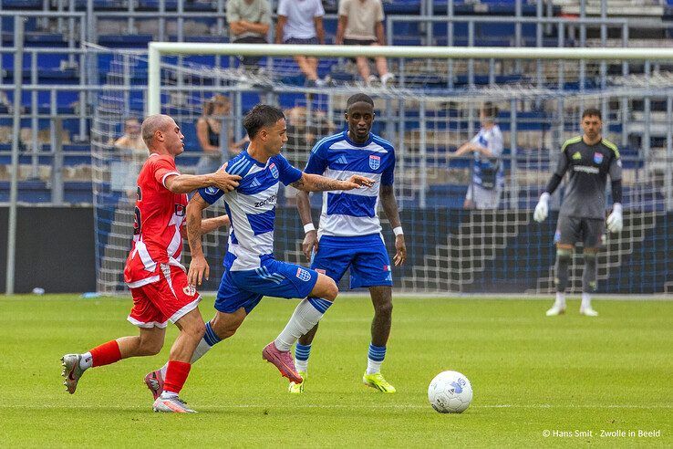In beeld: PEC Zwolle onderuit in oefenduel tegen Rayo Vallecano