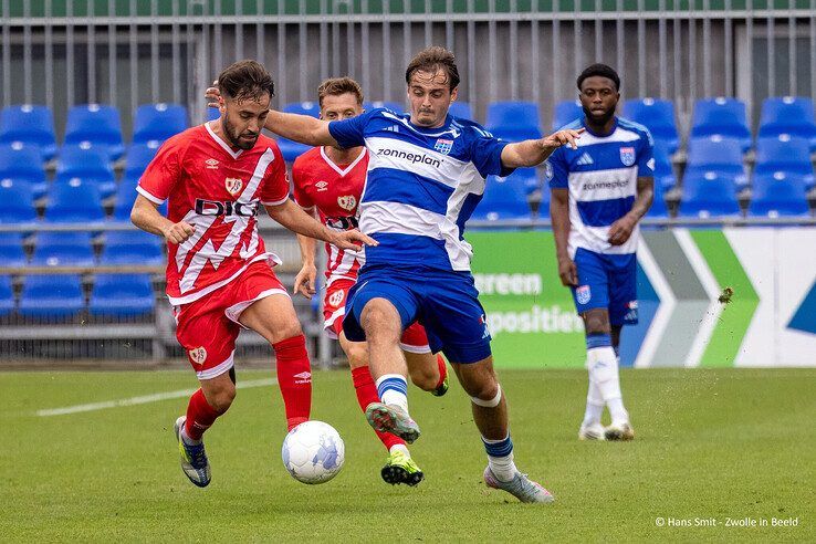 In beeld: PEC Zwolle onderuit in oefenduel tegen Rayo Vallecano