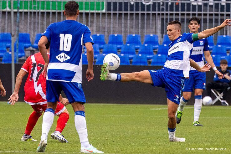 In beeld: PEC Zwolle onderuit in oefenduel tegen Rayo Vallecano