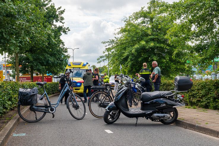 Twee gewonden bij frontale botsing op fietspad in Zwolle