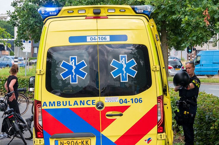 Twee gewonden bij frontale botsing op fietspad in Zwolle