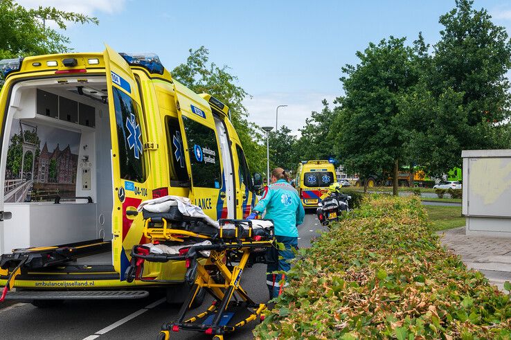 Twee gewonden bij frontale botsing op fietspad in Zwolle