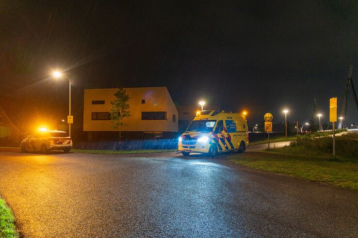 Fietser onderuit op glad fietspad in Zwolle, traumahelikopter opgeroepen