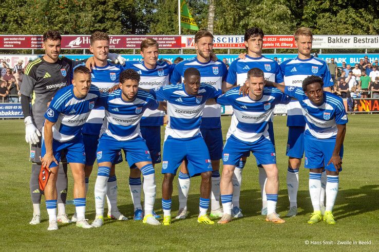 In beeld: PEC Zwolle verslaat Dundee United na sterke tweede helft in Oldebroek