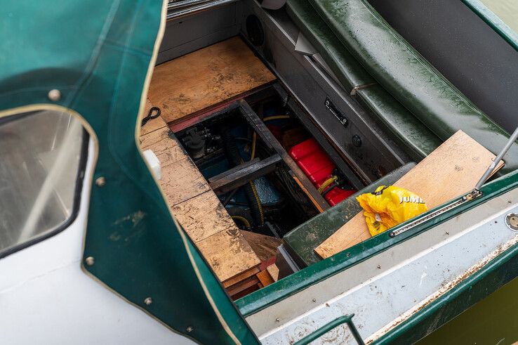 Plezierjacht in brand bij Hattem, mannen ontsnappen aan vlammenzee