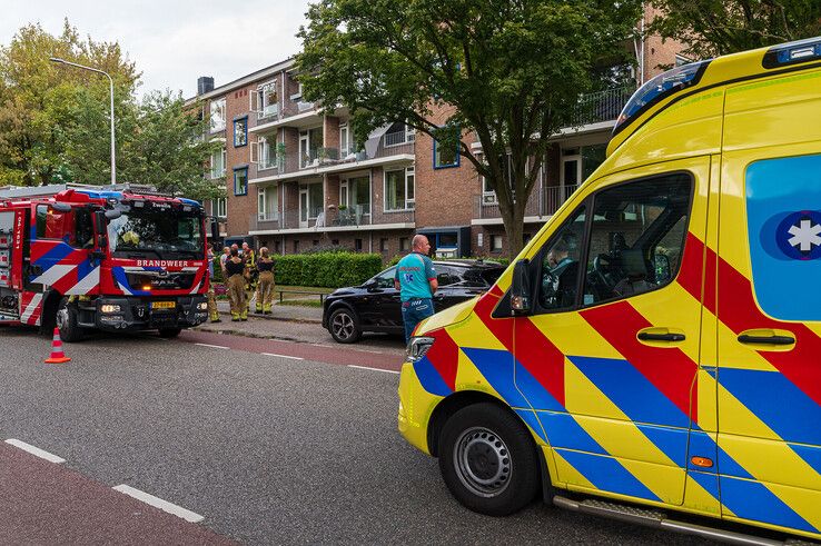 Een flatwoning aan de Hogenkampsweg kwam vol rook te staan.