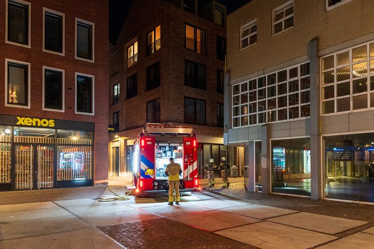 Brandweer bij appartemente vol rook op Kleine A in Zwolle.