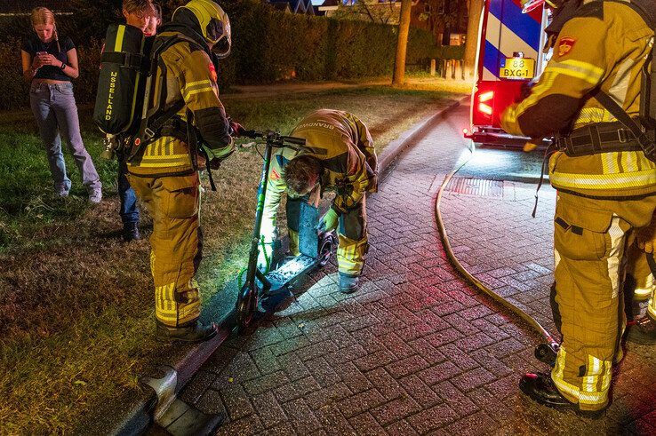 Elektrische step vliegt in brand tijdens rit in Zwolle