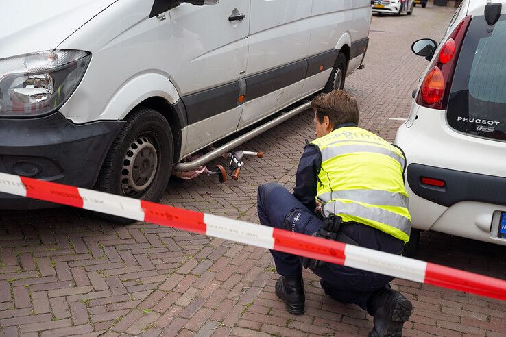In beeld: Ernstig ongeval in Genemuiden: kind met traumaheli naar Groningen
