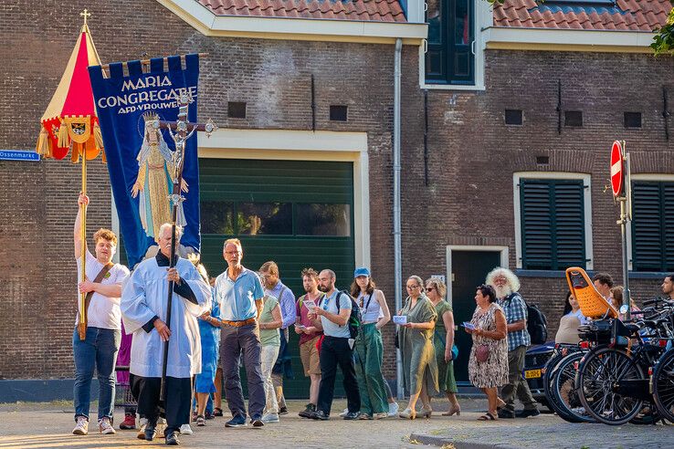 In beeld: Maria-Tenhemelopneming gevierd met processie in Zwolle