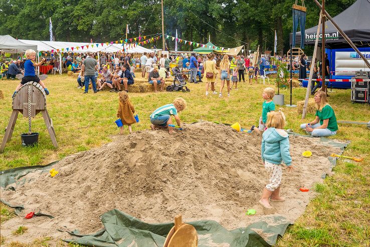 In beeld: Sfeer en nostalgie bij jaarlijkse oogstdag Kamperveen