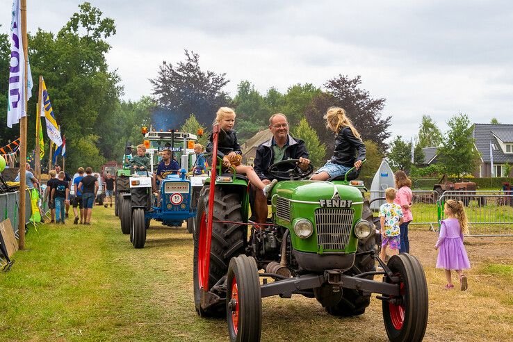 In beeld: Sfeer en nostalgie bij jaarlijkse oogstdag Kamperveen