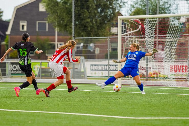 In beeld: IJVV Vrouwen en ASV Dronten delen de punten in bekerduel