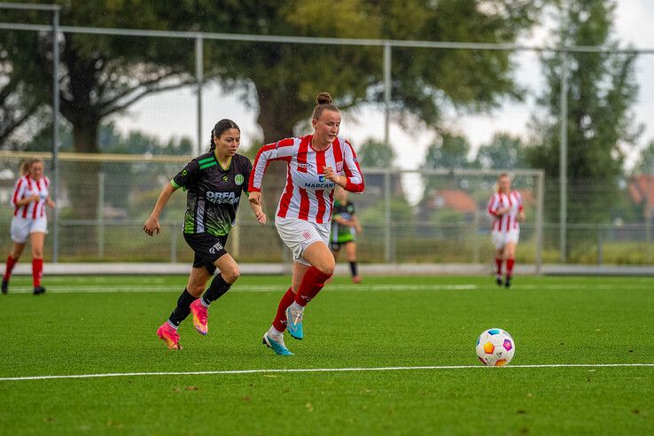 In beeld: IJVV Vrouwen en ASV Dronten delen de punten in bekerduel