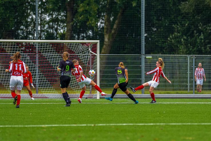 In beeld: IJVV Vrouwen en ASV Dronten delen de punten in bekerduel