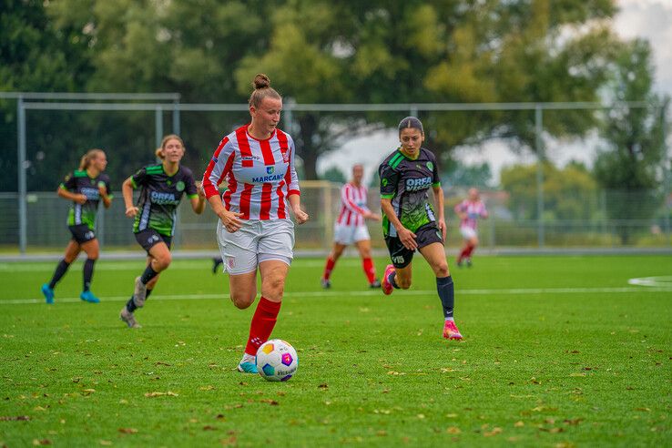 In beeld: IJVV Vrouwen en ASV Dronten delen de punten in bekerduel