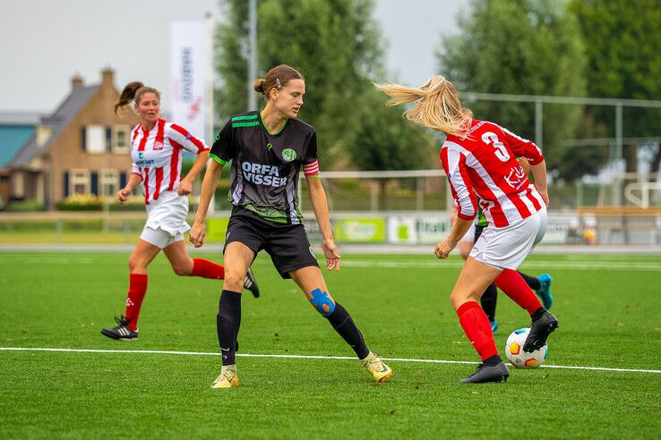 In beeld: IJVV Vrouwen en ASV Dronten delen de punten in bekerduel