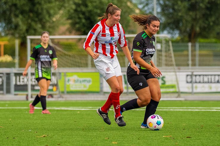 In beeld: IJVV Vrouwen en ASV Dronten delen de punten in bekerduel
