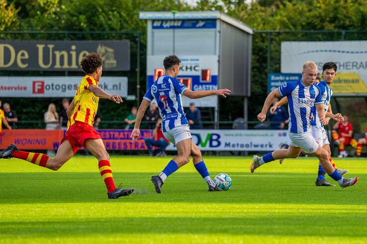 In beeld: KHC wint stadsderby van Go Ahead in bekerpoule