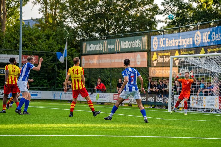 In beeld: KHC wint stadsderby van Go Ahead in bekerpoule