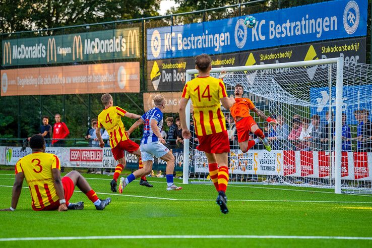 In beeld: KHC wint stadsderby van Go Ahead in bekerpoule