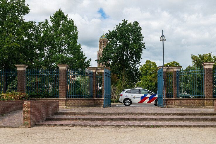 Politie bij Park Eekhout in Zwolle.