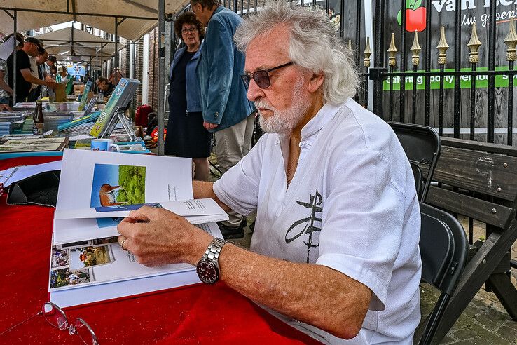 Kampen neemt afscheid van Suske en Wiske-tekenaar Paul Geerts (88): ‘Kampen is ook van jou!’