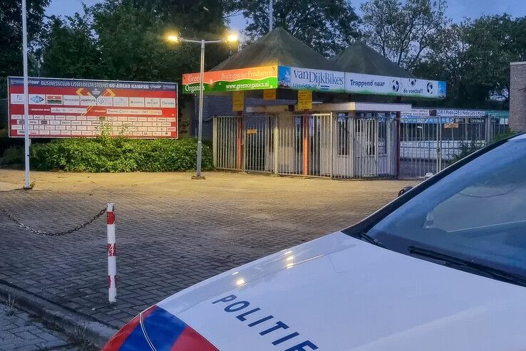 Politie bij het complex van Go Ahead Kampen.