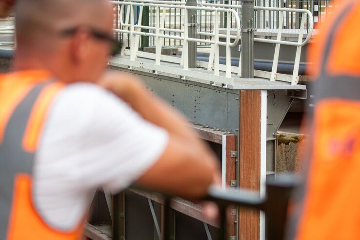 In beeld: Spooldersluis in Zwolle weer open na maandenlange renovatie