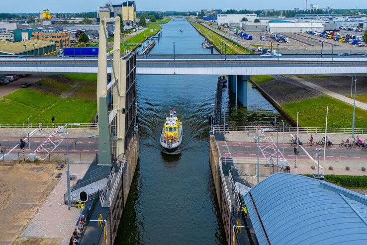 In beeld: Spooldersluis in Zwolle weer open na maandenlange renovatie