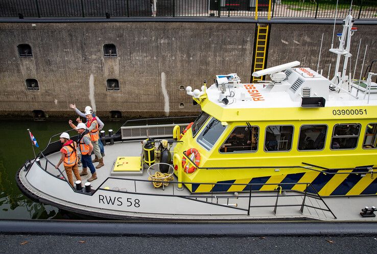 In beeld: Spooldersluis in Zwolle weer open na maandenlange renovatie