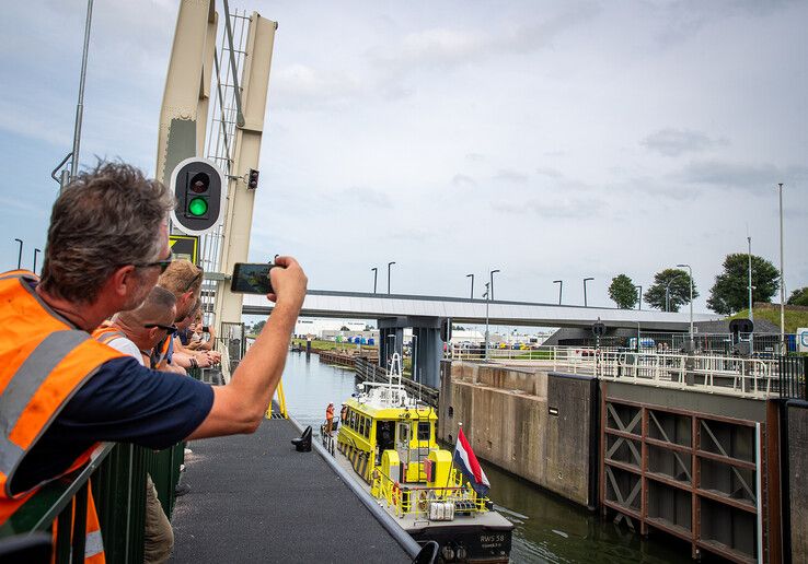 In beeld: Spooldersluis in Zwolle weer open na maandenlange renovatie