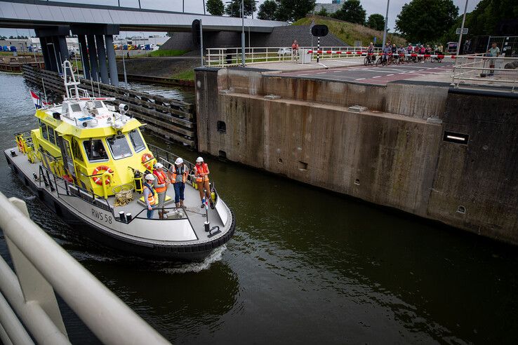 In beeld: Spooldersluis in Zwolle weer open na maandenlange renovatie