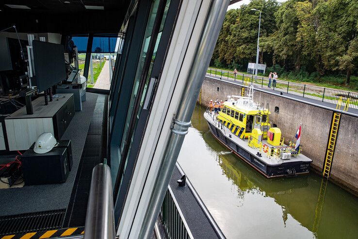 In beeld: Spooldersluis in Zwolle weer open na maandenlange renovatie