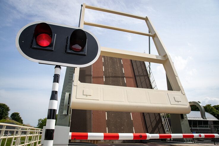 In beeld: Spooldersluis in Zwolle weer open na maandenlange renovatie