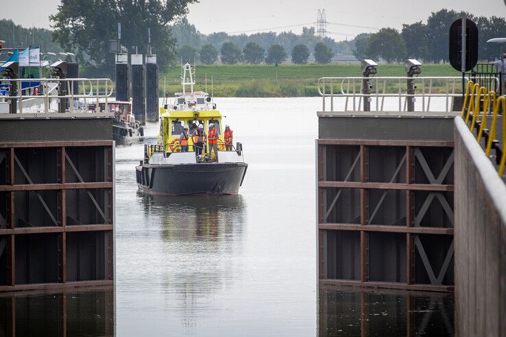 In beeld: Spooldersluis in Zwolle weer open na maandenlange renovatie