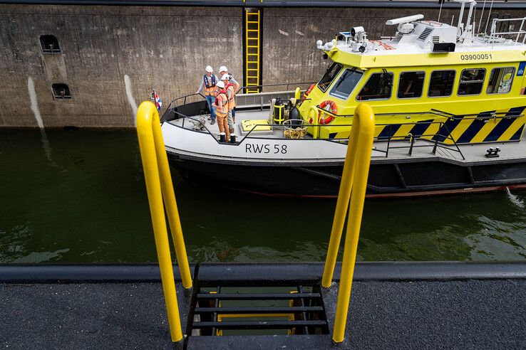 In beeld: Spooldersluis in Zwolle weer open na maandenlange renovatie