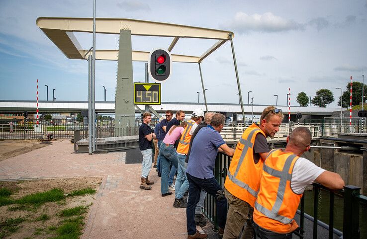 In beeld: Spooldersluis in Zwolle weer open na maandenlange renovatie