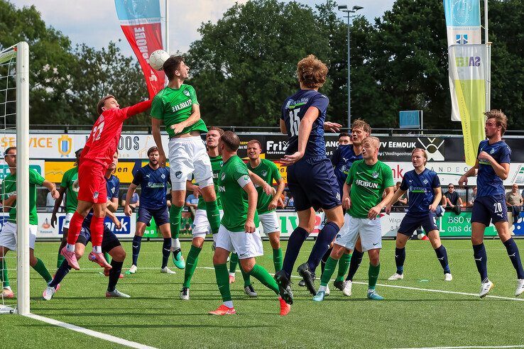 SC Genemuiden won met 2-3 van Eemdijk.