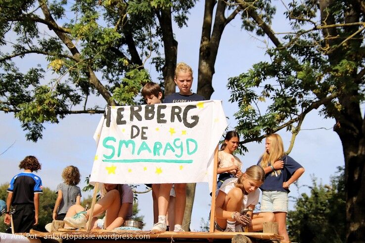In beeld: Kinderen sluiten vakantie af met middeleeuws Huttendorp in Aa-landen Zwolle