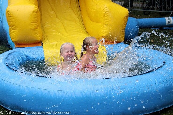 In beeld: Kinderen sluiten vakantie af met middeleeuws Huttendorp in Aa-landen Zwolle