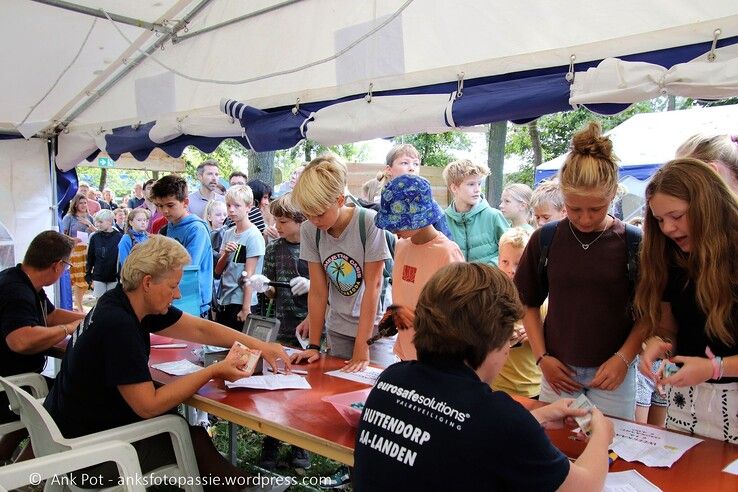 In beeld: Kinderen sluiten vakantie af met middeleeuws Huttendorp in Aa-landen Zwolle